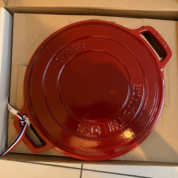 BRAND NEW - Staub Grill Lid and Braiser Dutch Oven - Picture 4 of 5
